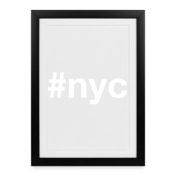 NYC Hashtag - Gerahmtes Poster (27 × 37 cm) - Schwarz - Vorne