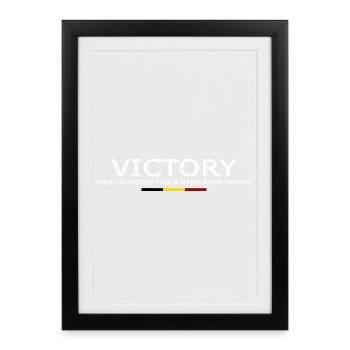 Victory EVERY SUCCESS HAS A NAME KEEP TRYING BELGE - Framed poster (27 × 37 cm) - black - Front