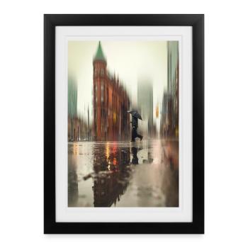 Entre pluie et réflexion – moment citadin - Affiche encadrée (27 × 37 cm) - noir - Devant