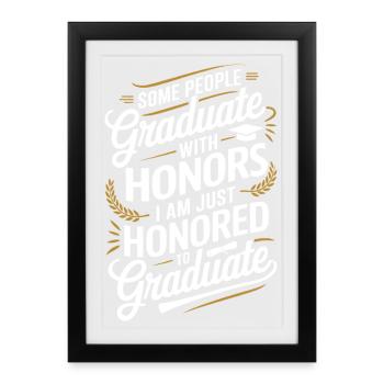 Honored to Graduate - Funny Graduation Gift - Affiche encadrée (27 × 37 cm) - noir - Devant