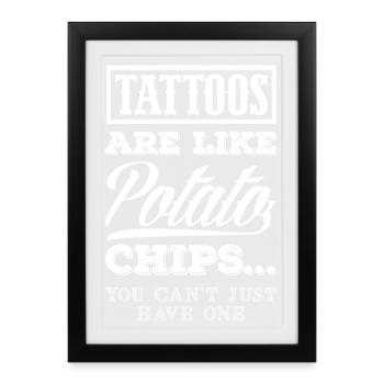 Tattoos Are Like Potato Chips Lustiger Spruch - Gerahmtes Poster (27 × 37 cm) - Schwarz - Vorne