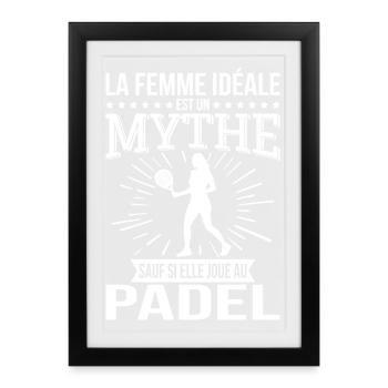 Die ideale Frau ist ein Mythos, es sei denn, sie spielt Padel - Gerahmtes Poster (27 × 37 cm) - Schwarz - Vorne
