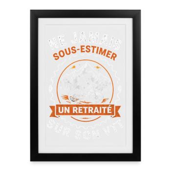 T-shirt VTT retraité – humour cycliste montagne - Affiche encadrée (27 × 37 cm) - noir - Devant