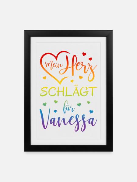 Mein Herz schlägt für Vanessa - Gerahmtes Poster (27 × 37 cm) - Schwarz