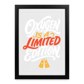 Tauchen – Oxygen Is a Limited Edition - Gerahmtes Poster (27 × 37 cm) - Schwarz - Vorne