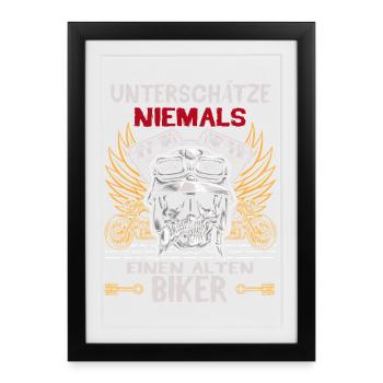 Never underestimate an old biker - Framed poster (27 × 37 cm) - black - Front
