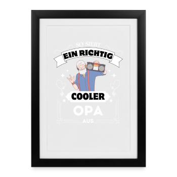 Spruch Shirt,So sieht ein richtig cooler Opa - Gerahmtes Poster (27 × 37 cm) - Schwarz - Vorne