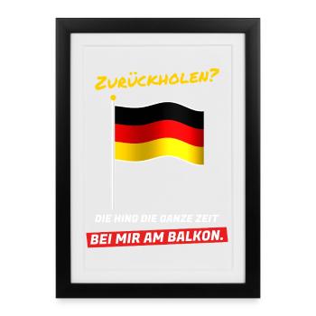 Zurückholen? Die hing die ganze Zeit am Balkon - Gerahmtes Poster (27 × 37 cm) - Schwarz - Vorne