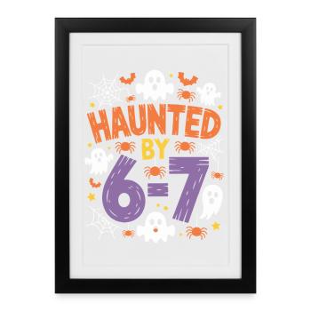 Hanté par 6-7 Halloween Math Pun Design - Affiche encadrée (27 × 37 cm) - noir - Devant