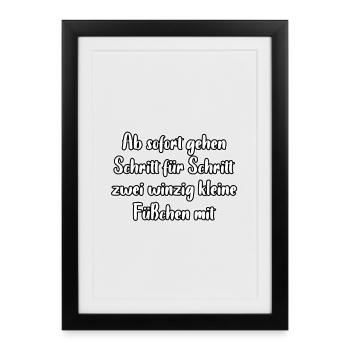 Ab sofort gehen Schritt für Schritt zwei winzig... - Gerahmtes Poster (27 × 37 cm) - Schwarz - Vorne