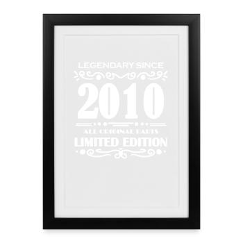 2010 - Année 2010 - Année de construction 2010 Spruch - Affiche encadrée (27 × 37 cm) - noir - Devant