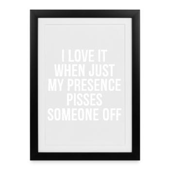 J’adore quand juste ma présence énerve quelqu’un - Affiche encadrée (27 × 37 cm) - noir - Devant