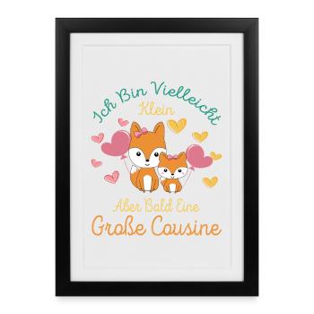 Je serai peut-être petit, mais bientôt grand cousin - Affiche encadrée (27 × 37 cm) - noir - Devant