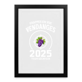 Harvest 2025 Bunch of Vines and Target - Framed poster (27 × 37 cm) - black - Front