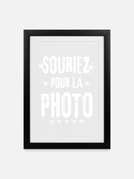 Lächeln für das Foto - Gerahmtes Poster (27 × 37 cm) - Schwarz