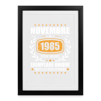 Novembre 1985 Édition Originale Vintage Novembre - Affiche encadrée (27 × 37 cm) - noir - Devant