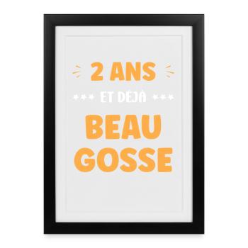 Deux Ans Déjà Beau Gosse - Affiche encadrée (27 × 37 cm) - noir - Devant