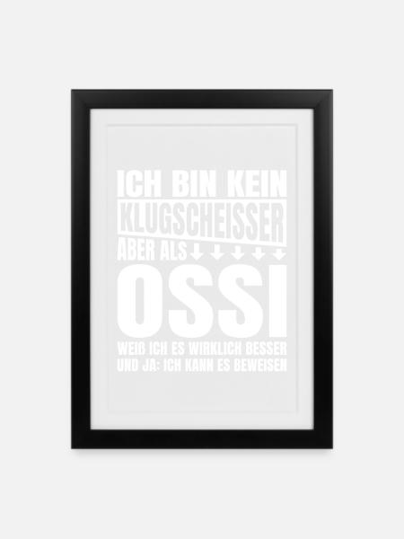 Ich Bin Kein Klugscheisser Ossi - Gerahmtes Poster (27 × 37 cm) - Schwarz