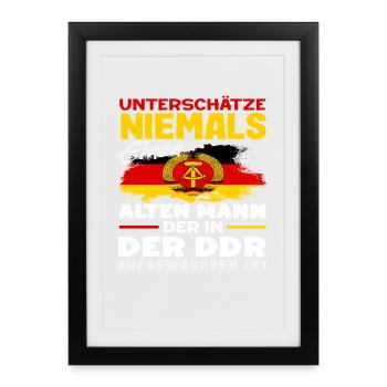 Never underestimate an Ossi saying GDR pride - Framed poster (27 × 37 cm) - black - Front