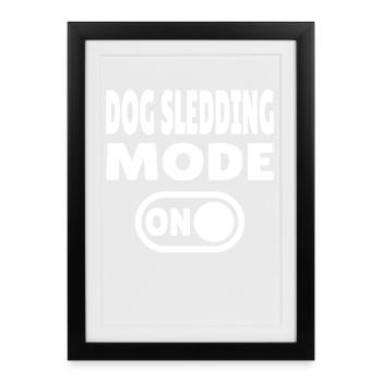 Mode traîneau à chiens activé - Chien de traîneau - Affiche encadrée (27 × 37 cm) - noir - Devant