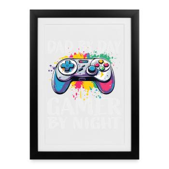 Dad by Day Gamer by Night - Gerahmtes Poster (27 × 37 cm) - Schwarz - Vorne