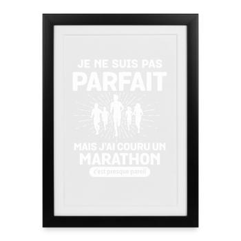 Pas Parfait Mais J’ai Couru un Marathon Humour Run - Affiche encadrée (27 × 37 cm) - noir - Devant