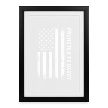 Promu Papa Père Fier du drapeau américain - Affiche encadrée (27 × 37 cm) - noir - Devant