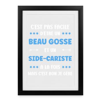 Beau gosse et side-cariste - Affiche encadrée (27 × 37 cm) - noir - Devant