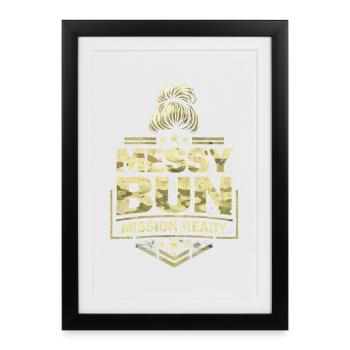 Mission de chignon en désordre Soldat Femme Soldat - Affiche encadrée (27 × 37 cm) - noir - Devant