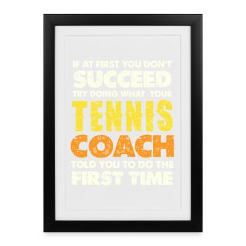 Sagesse d’entraîneur de tennis : Premier exercice - Affiche encadrée (27 × 37 cm) - noir - Devant