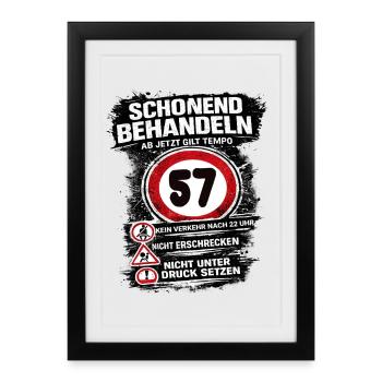 Traitez doucement Panneau de circulation 57 anniversaire - Affiche encadrée (27 × 37 cm) - noir - Devant