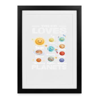 Ce gamin adore la planète Space - Affiche encadrée (27 × 37 cm) - noir - Devant