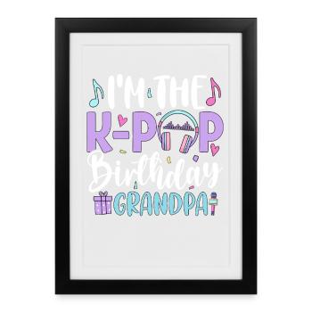 I'm The K Pop Birthday Grandpa - Gerahmtes Poster (27 × 37 cm) - Schwarz - Vorne