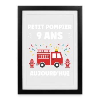 Pompier 9 ans Aujourd hui - Affiche encadrée (27 × 37 cm) - noir - Devant