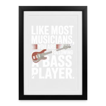 Bassiste Following A Bass Band, Bassspieler - Affiche encadrée (27 × 37 cm) - noir - Devant