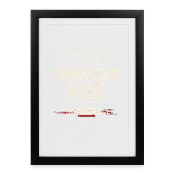 Cassette vidéo suspecte | Horreur rétro - Affiche encadrée (27 × 37 cm) - noir - Devant