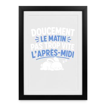 Doucement le matin, lapin endormi - Affiche encadrée (27 × 37 cm) - noir - Devant
