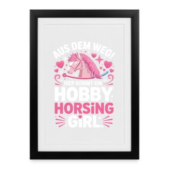 Hobby Horsing Girl Steckenpferd Pony Reiten Pferde - Gerahmtes Poster (27 × 37 cm) - Schwarz - Vorne