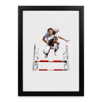 Hobby Horsing mit Hindernis - Gerahmtes Poster (27 × 37 cm) - Schwarz - Vorne