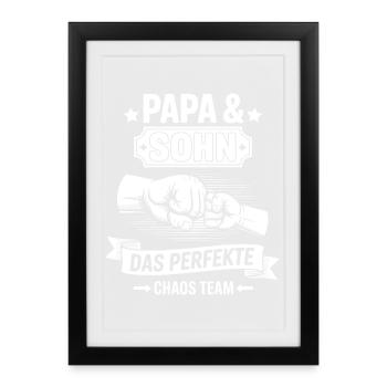 Papa & Fils – L’équipe du chaos parfait - Affiche encadrée (27 × 37 cm) - noir - Devant