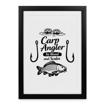 Carp Angler par Blood and Scales - conception de la pêche - Affiche encadrée (27 × 37 cm) - noir - Devant