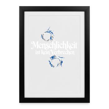 Menschlichkeit Ist Kein Verbrechen T-Shirt Protest - Gerahmtes Poster (27 × 37 cm) - Schwarz - Vorne