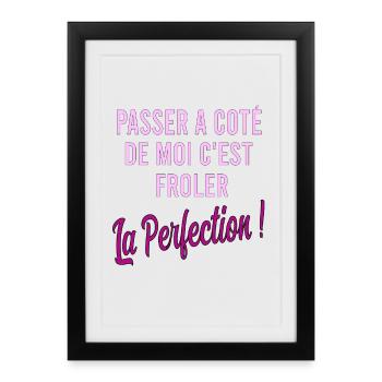 Passer à côté de moi c'est frôler la perfection - Affiche encadrée (27 × 37 cm) - noir - Devant