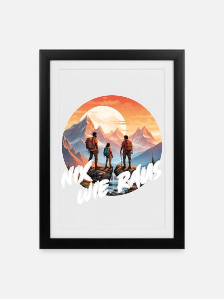 Nix wie raus Familie steht auf dem Berggipfel - Gerahmtes Poster (27 × 37 cm) - Schwarz