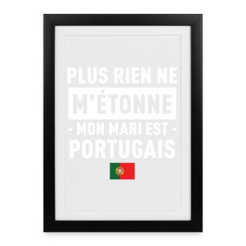Plus Rien Ne M Etonne Mon Mari Est Portugais T-... - Affiche encadrée (27 × 37 cm) - noir - Devant
