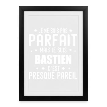 Bastien : authentique, imparfait, top, perfection - Affiche encadrée (27 × 37 cm) - noir - Devant