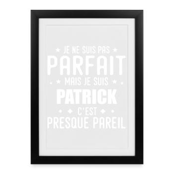 Patrick: authentisch, unvollkommen, oben, perfekt - Gerahmtes Poster (27 × 37 cm) - Schwarz - Vorne