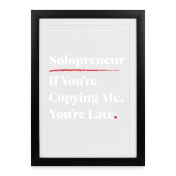 Solopreneur : Si tu me copies, tu es en retard [W] - Affiche encadrée (27 × 37 cm) - noir - Devant