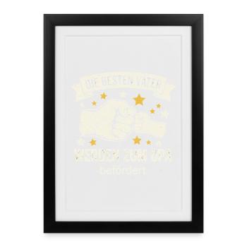 Die Besten Väter Werden Zum Opa Befördert I Geburt - Gerahmtes Poster (27 × 37 cm) - Schwarz - Vorne