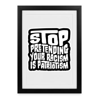 Arrêtez de faire semblant que votre racisme est une politique patriotique - Affiche encadrée (27 × 37 cm) - noir - Devant